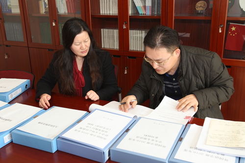 查阅资料 查阅资料